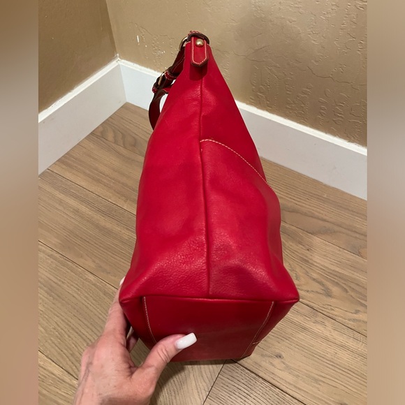 GUC~Dooney & Bourke Red Leather, Quiet Luxury, Large Shoulder bag/Tote/ Handbag - Picture 12 of 13